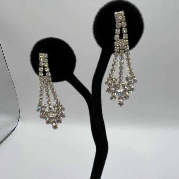 Earrings Clear Rhinestones sparkling lightweight chandelier style earrings post - Picture 8 of 11